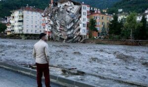 துருக்கியில் வெள்ளம் - 17 பேர் உயிரிழப்பு 5 IMG 20210813 WA0041