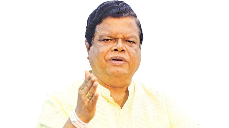 தியாகம் செய்யுமாறு கோரிக்கை மட்டுமே விடுத்துள்ளோம் - பந்துல குணவர்தன