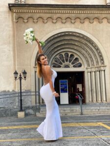 "தனிமையை காதலிக்கிறேன்" - தன்னைத் தானே திருமணம் செய்துகொண்ட பிரபல மொடல்! 6 mod