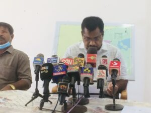 உள்ளூர் இழுவை மடி: நாடாளுமன்றில் நிறைவேறிய பிரேரணையினை சுமந்திரன் மாற்றித்தர வேண்டும்! 3 IMG 9412