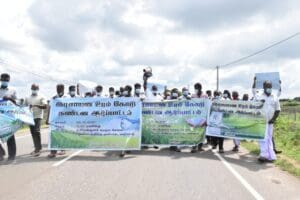 இரசாயன உரம் வேண்டும்: போர்க்கொடி உயர்த்திய மக்கள் 4 Mannar Protest 01