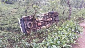 தலவாக்கலை பகுதியில் ஏற்பட்ட விபத்து!! 4 259976361 1980580238776899 2992263818299920685 n