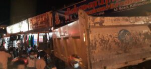 ஆடையகத்தில் புகுந்த டிப்பர் வாகனம் (படங்கள்) 4 Kili accident