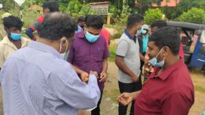 இன்றைய நாள் மகிழ்ச்சியான நாள்: கேக் கொடுத்து கொண்டாடும் சிவாஜிலிங்கம் 7 Sivajilingam 02