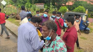 இன்றைய நாள் மகிழ்ச்சியான நாள்: கேக் கொடுத்து கொண்டாடும் சிவாஜிலிங்கம் 8 Sivajilingam 03