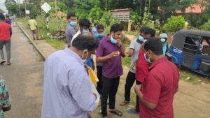 இன்றைய நாள் மகிழ்ச்சியான நாள்: கேக் கொடுத்து கொண்டாடும் சிவாஜிலிங்கம் 11 Sivajilingam 04