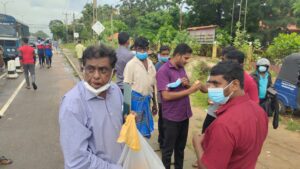 இன்றைய நாள் மகிழ்ச்சியான நாள்: கேக் கொடுத்து கொண்டாடும் சிவாஜிலிங்கம் 9 Sivajilingam 05