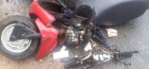 இலக்கத் தகடு அற்ற பேருந்து மோதியதில் மாணவி படுகாயம் (படங்கள்) 5 Thavadai Accident02