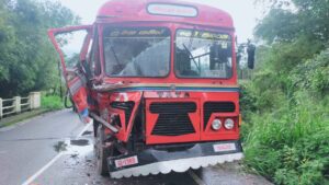 பஸ் - கனரக வாகனம் மோதி விபத்து! - ஒருவர் உயிரிழப்பு 7 WhatsApp Image 2021 11 11 at 11.33.28 AM