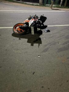 இனந்தெரியாத கும்பல் வர்த்தகரின் வீட்டில் அட்டகாசம்! 2 IMG 20211223 WA0004