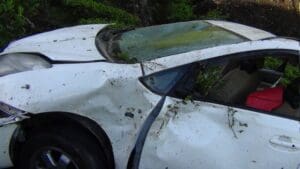 மதுபானம் அருந்திய சாரதி: 100 அடி பள்ளத்தில் பாய்ந்த கார் (படங்கள்) 5 Thalavakkalai Accident 03