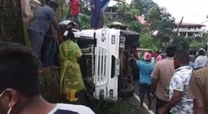 டீசல் கொள்கலன் விபத்து! - சாரதியும் உதவியாளரும் படுகாயம் 5 WhatsApp Image 2021 12 13 at 7.34.13 PM