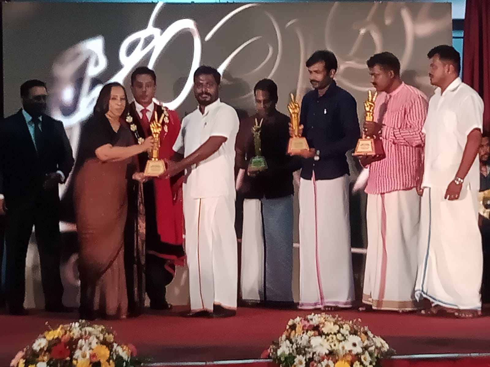 வலி. தென்மேற்கு விவாத அணிக்கு கொழும்பில் பாராட்டு விழா!! 6 WhatsApp Image 2021 12 13 at 8.25.20 PM