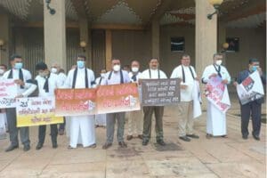 நாடாளுமன்ற அமர்வைப் புறக்கணித்து போராட்டத்தில் ஐ.ம.ச (படங்கள்) 6 protest 01