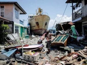 ஆழிப்பேரலை தந்த ஆறாத வடுக்கள்- இன்றுடன் 17 ஆண்டுகள்! 6 tsunami4