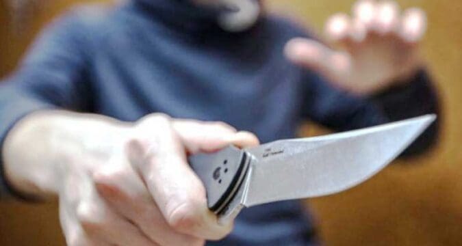 கத்தி முனையில் 675x360 1