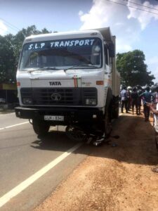 டிப்பர் - மோட்டார்- சைக்கிள் விபத்து (படங்கள்) 5 Accident 2 1