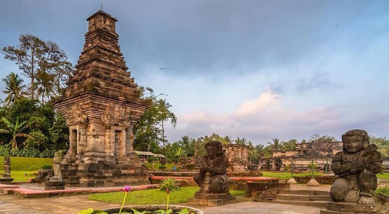 oldest kingdom in indonesia