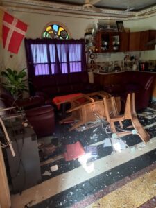 காதல் விவகாரம் ! - யாழில் வீடு புகுந்து தாக்குதல் - மூவர் கைது 5 9c694f28 b9fa 4ebe b315 34fdc22520dd