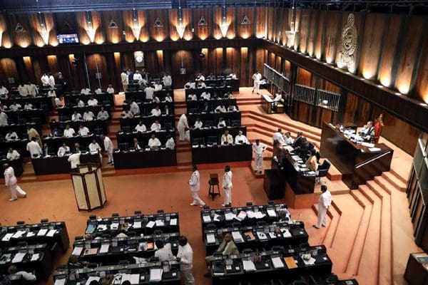 நாடாளுமன்றில் செலவுகளைக் குறைக்க ஆலோசனை! 1 நாடாளுமன்றில்