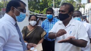 யாழ். செயலகத்தை முற்றுகையிட்டு ஈ.பி.டிபியினர் போராட்டம்! 5 VideoCapture 20220314 143713