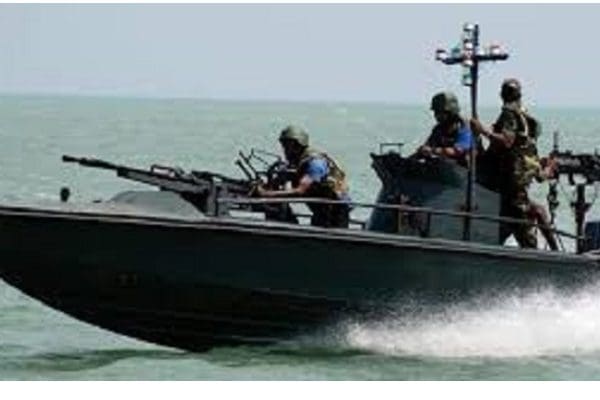 மன்னாரில் கடற்படையினர் தீவிர நடவடிக்கை