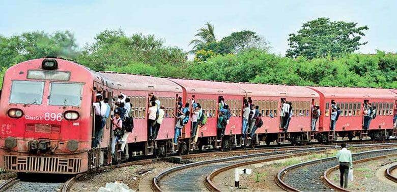 அரசுக்கு எதிராக ரயில்வே ஊழியர்கள் நாளை வேலைநிறுத்தப் போராட்டம்! 1 ரயில்வே ஊழியர்கள்