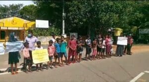 அராலி மத்தி சிறுவர்களால் கவனவீர்ப்பு போராட்டம்! 3 WhatsApp Image 2022 04 13 at 11.11.47 AM