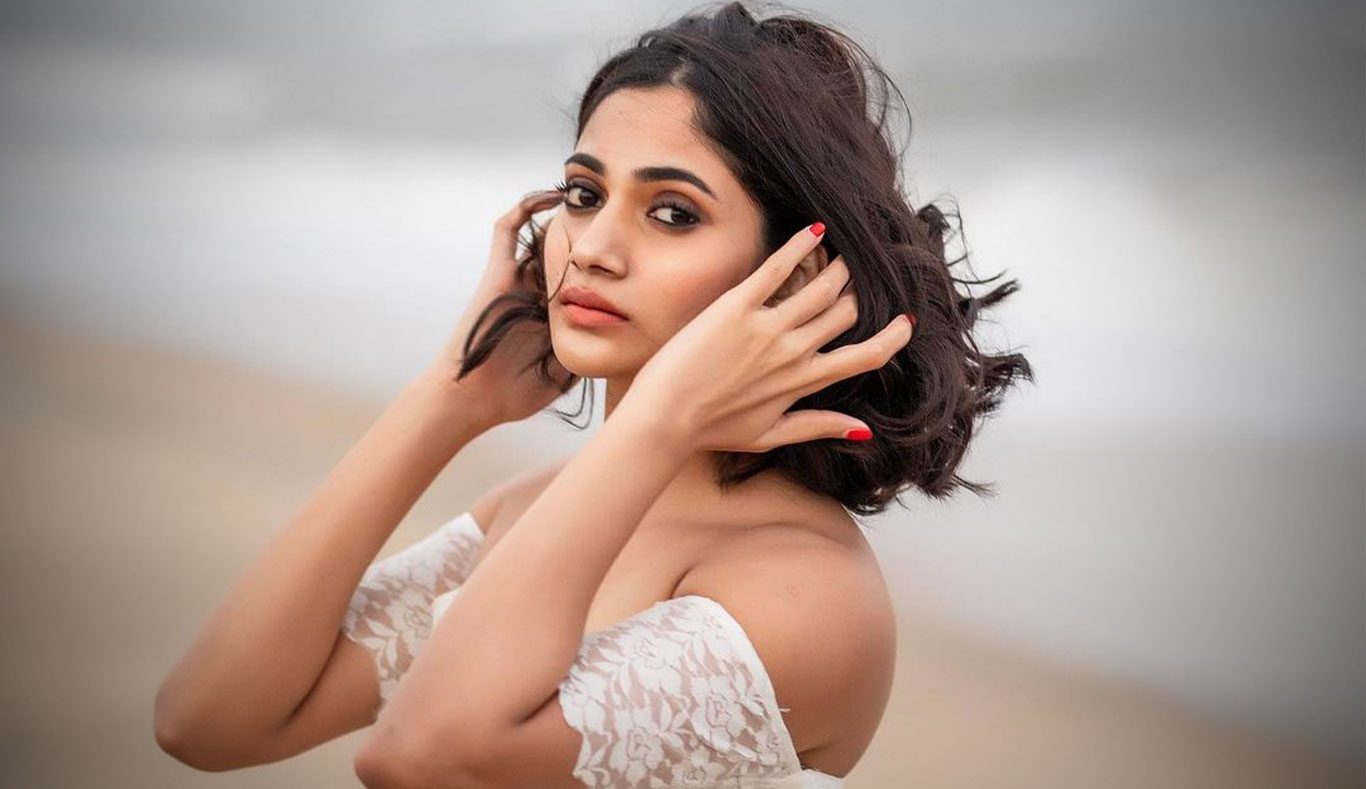 திரைப்பட பட பாணியில் சேர்ந்த காதல்!! கவின் திருமணத்திற்கு லாஸ்லியா கொடுத்த ரியாக்ஷன்