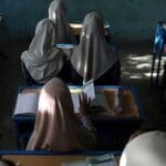 ஆப்கானிஸ்தானில் மாணவிகள் ஹிஜாப் அணியாததால் பள்ளியை மூடிய தலீபான்கள்