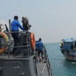 கடற்படையின் இரு படகுகள்