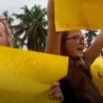 கோட்டா அரசுக்கு எதிராக வெளிநாட்டு சுற்றுலாப் பயணிகளும் ஆர்ப்பாட்டம்