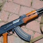 ரி 56 ரக துப்பாக்கியுடன் பெண் ஒருவர் சிக்கினார்