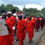 கொழும்பில் பிக்கு மாணவர்கள் பெரும் போராட்டம் 1