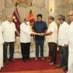 நம்பிக்கையில்லாப் பிரேரணைகள் சபாநாயகரிடம் கையளிப்பு 1