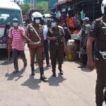 யாழில் வழிப்பறிக் கொள்ளையில் ஈடுபட்ட இருவர் சிக்கினர்