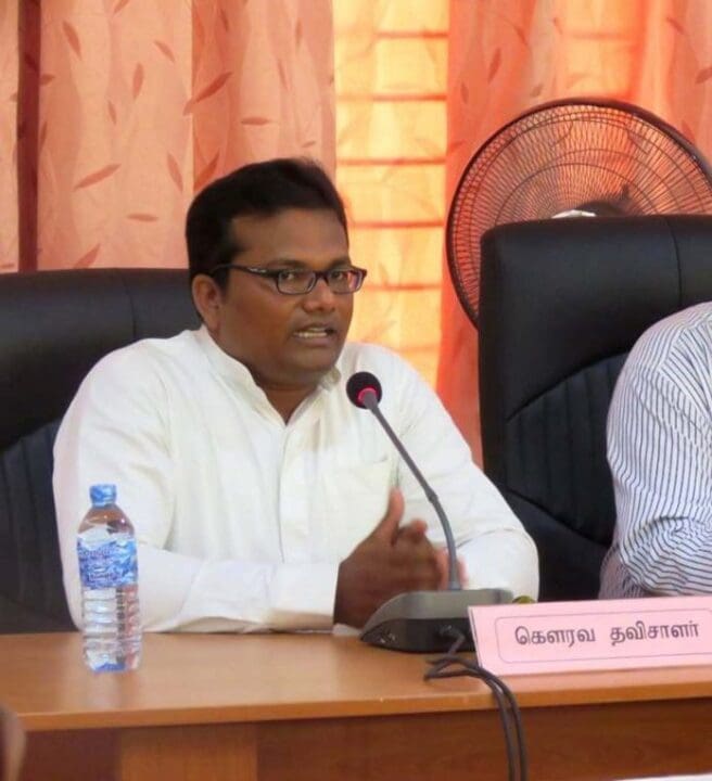 தவிசாளர் நிரோஷை மீளவும் நீதிமன்றில் முன்னிலையாகுமாறு பணிப்பு! 1 தியாகராஜா நிரோஷ்