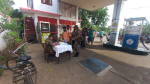 விவசாயிகளுக்கு வழங்கவிருக்கும் மண்ணெண்ணெயை பொது மக்களுக்கு பகிர்ந்தளிக்க முற்பட்டதால் குழப்பம்! 9 5 1 1