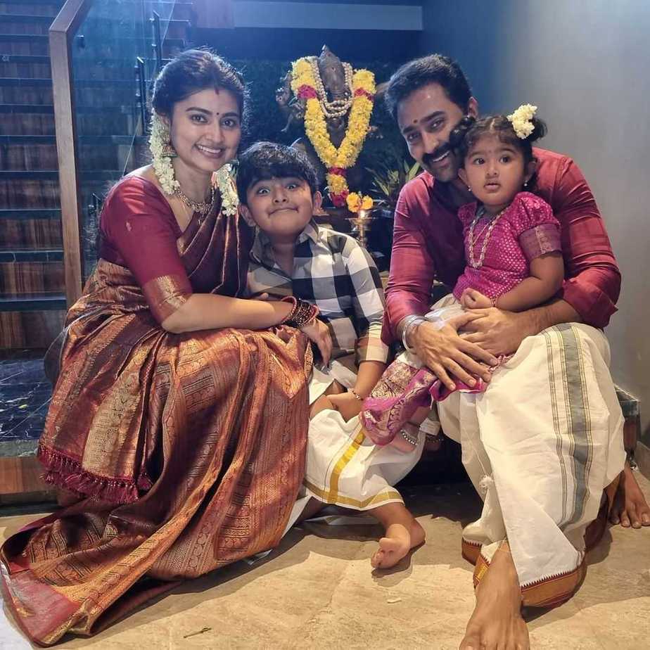 Sneha Prasanna and family in tradtionals for Ganesh Chaturthi 2
