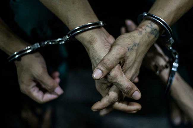 இராணுவம் உட்பட 5 பேர் யாழில் கைது 1