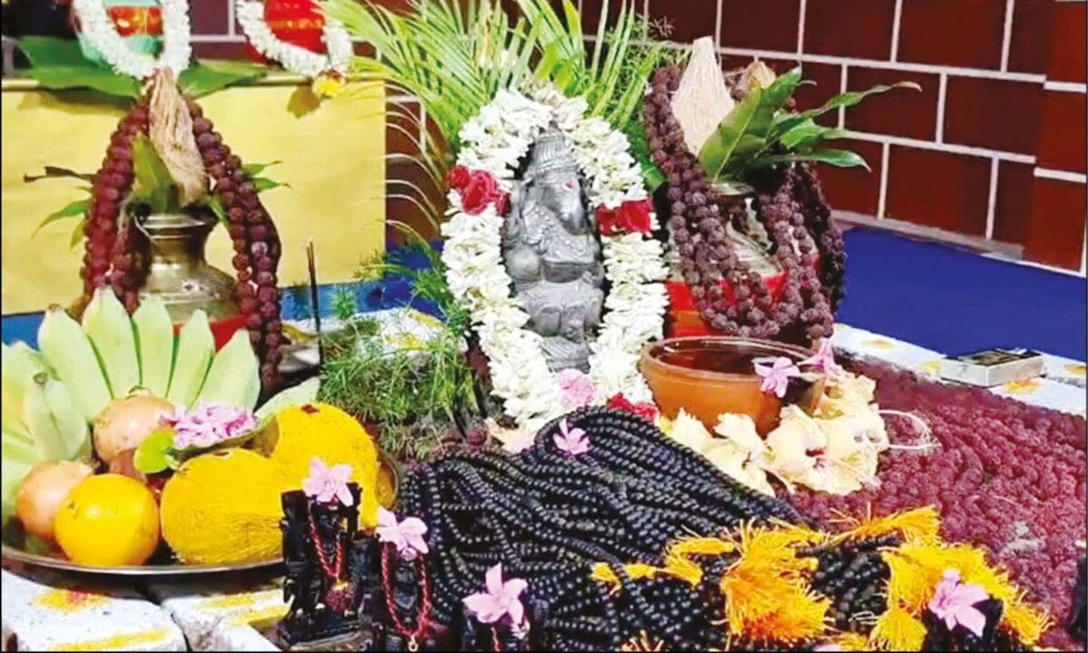 1796193 karunkalui maalai