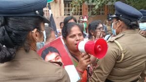 ஜனாதிபதி வவுனியா விஜயம்! - கறுப்புக் கொடிகளுடன் எதிர்ப்பு போராட்டம் 5 image 031e0fd10e