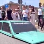 டயர்கள் இல்லாத கார்