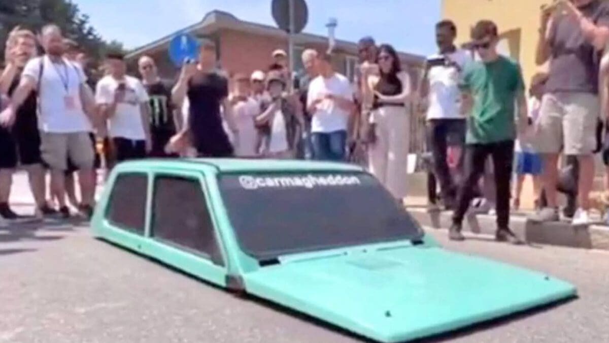 டயர்கள் இல்லாத கார்