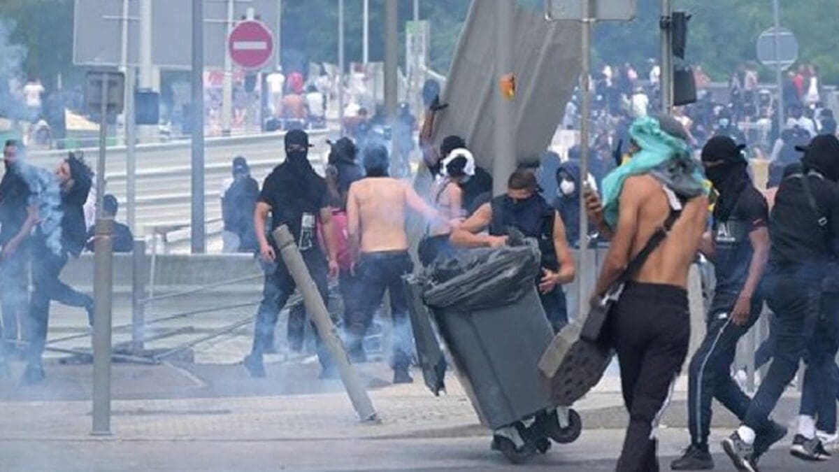 பற்றியெரியும் பிரான்ஸ்