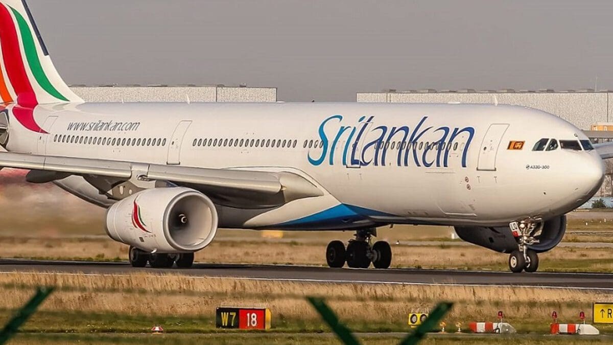 அவசரமாக கொழும்பில் தரையிறக்கப்பட்ட ஸ்ரீலங்கா விமானம்