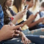 ஸ்மார்ட் தொலைபேசிக்கு அடிமையான மக்களை கொண்ட முதல் 10 நாடுகள்..!