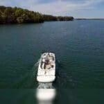 ஏரியில் குதித்த நபர் மின்சாரம் தாக்கி பலி! நீடிக்கும் மர்மம்