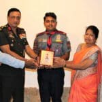 பாக்கு நீரினையை நீந்திக் கடந்த மாணவன்!! குவியும் பாராட்டு!!