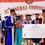 கண்ணீருடன் பட்டத்தை வாங்கிய தாய!! மனதை உருக்கும் சம்பவம்